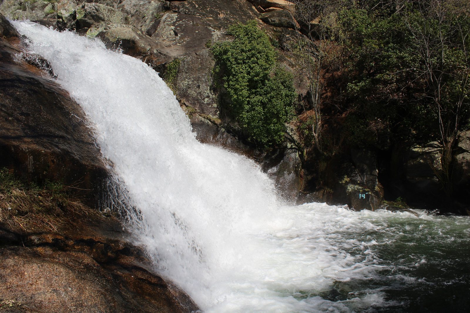Cascada Chorrera del Diablo en la Garganta de Gualtaminos