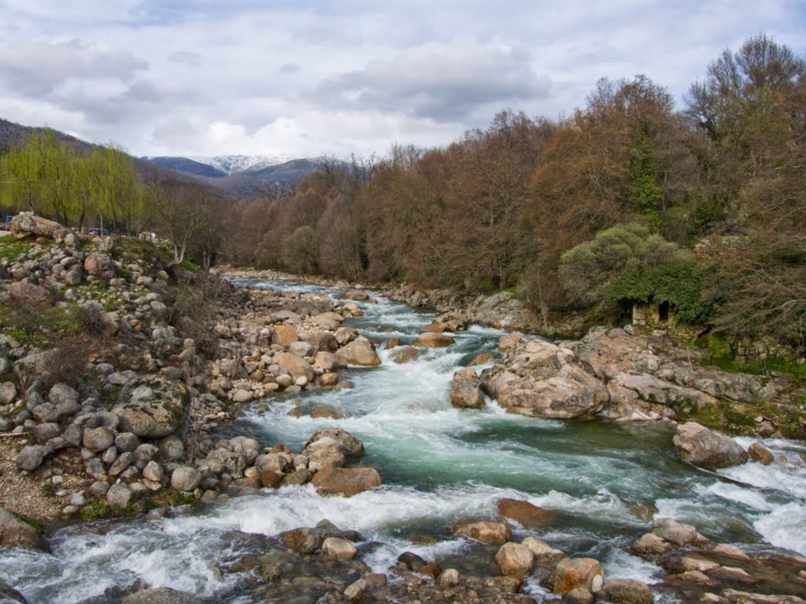 Aguas turquesas de la Garganta de Cuartos en Losar de la Vera