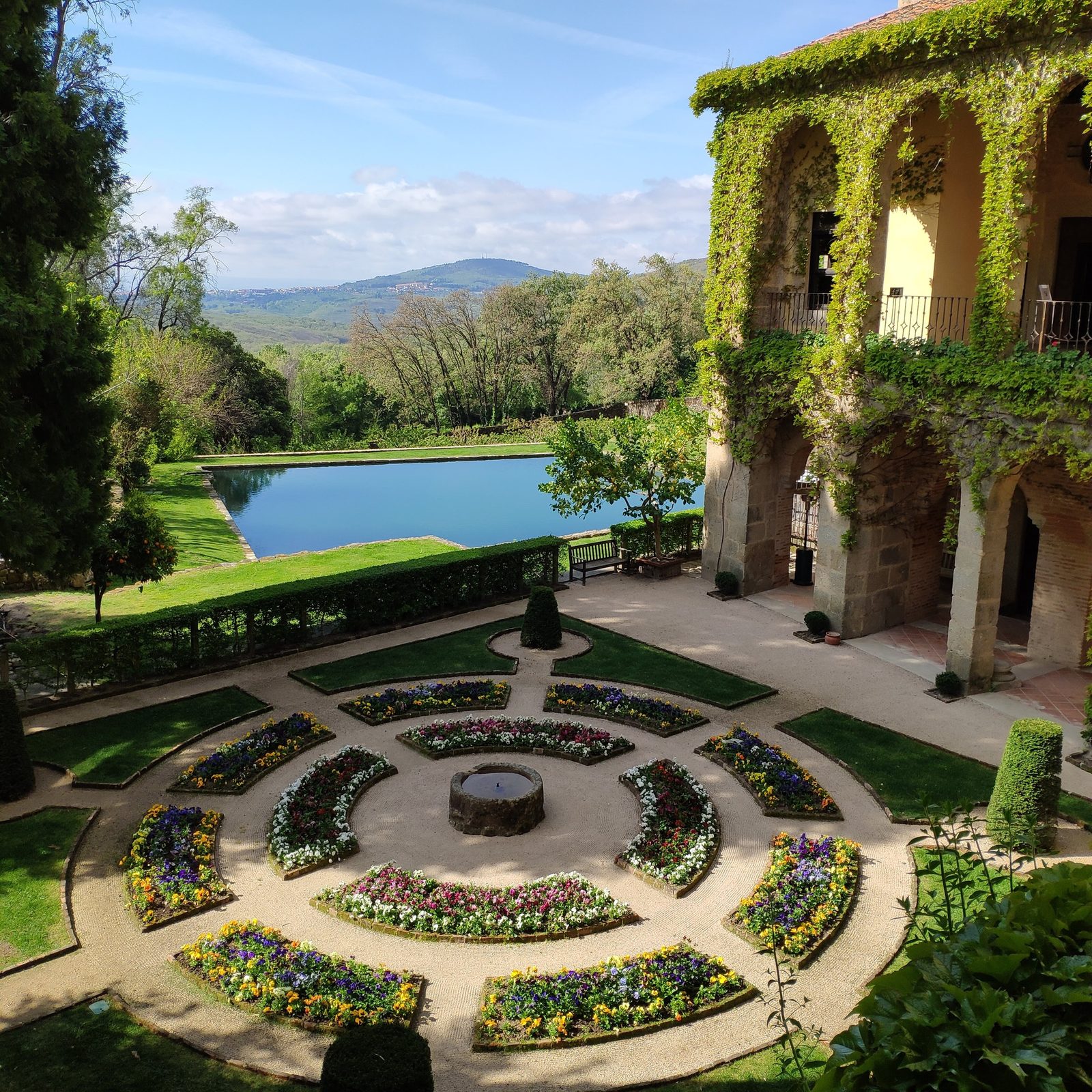 Jardín y estanque del Monasterio de Yuste