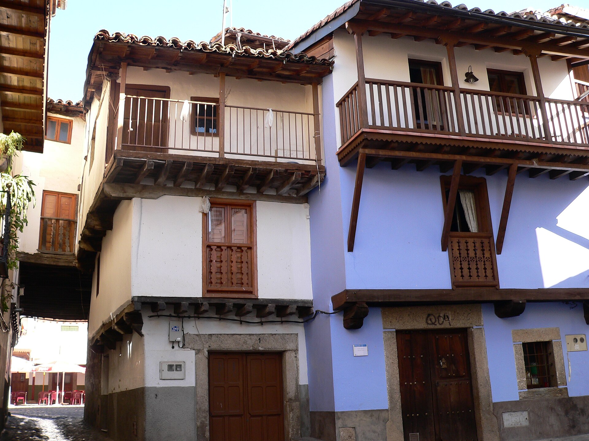 Casas tradicionales de Villanueva de la Vera, uno de los pueblos con montes de roble y castaño